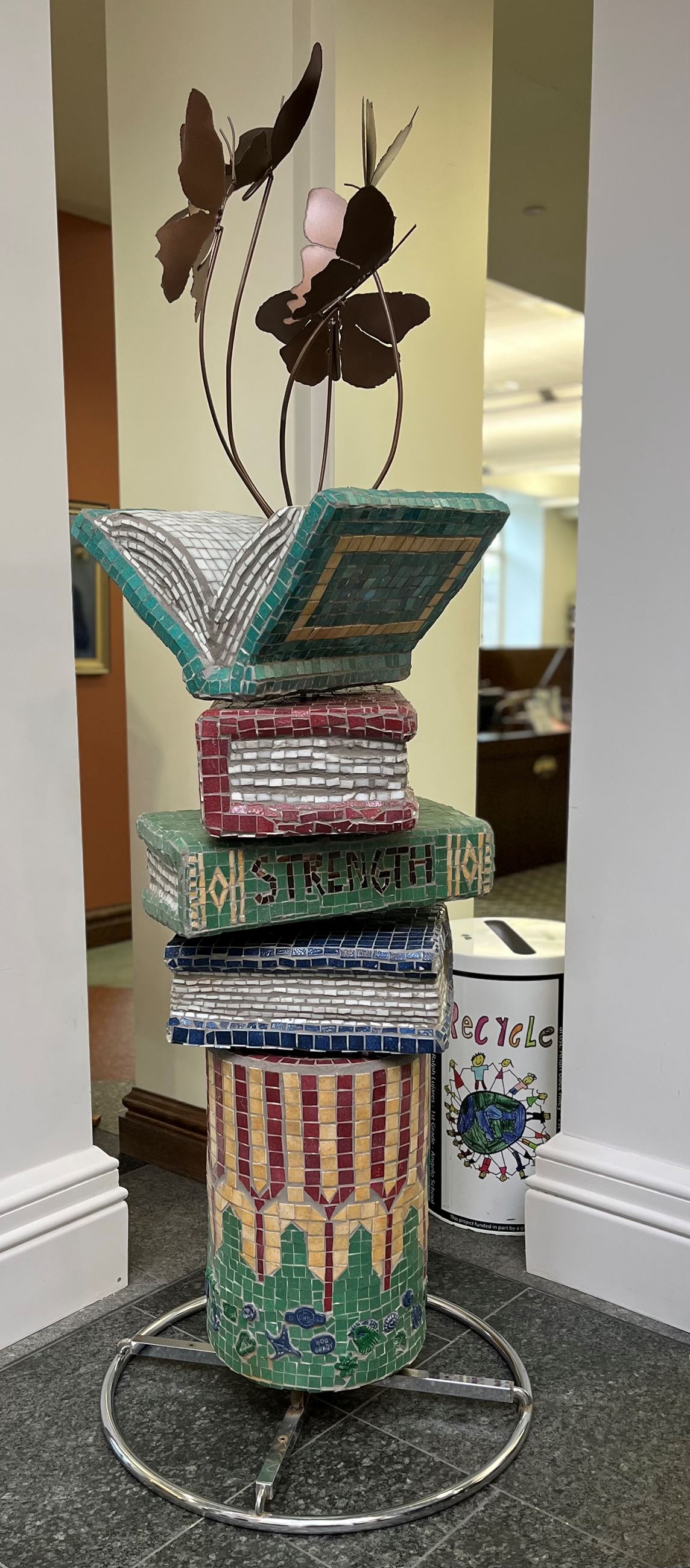 Mosiac statue in memory of those lost to Covid 